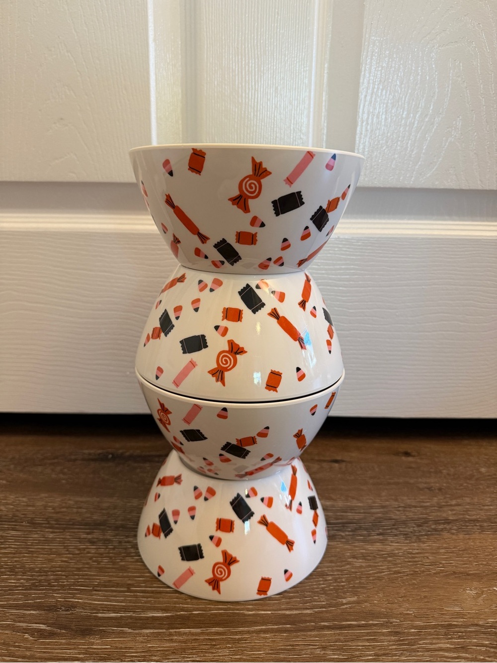 Hyde & EEK! Plastic Candy Pattern Halloween Bowls - Set of 4 - Picture 4 of 11